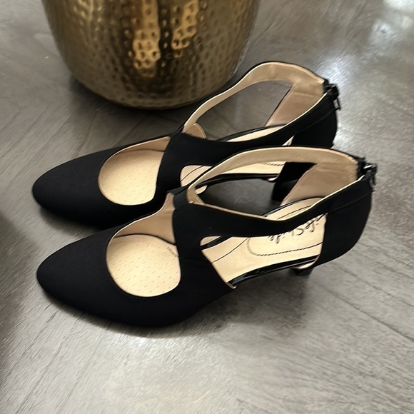 LIFESTRIDE Giovanna 2 Pumps - Picture 8 of 12